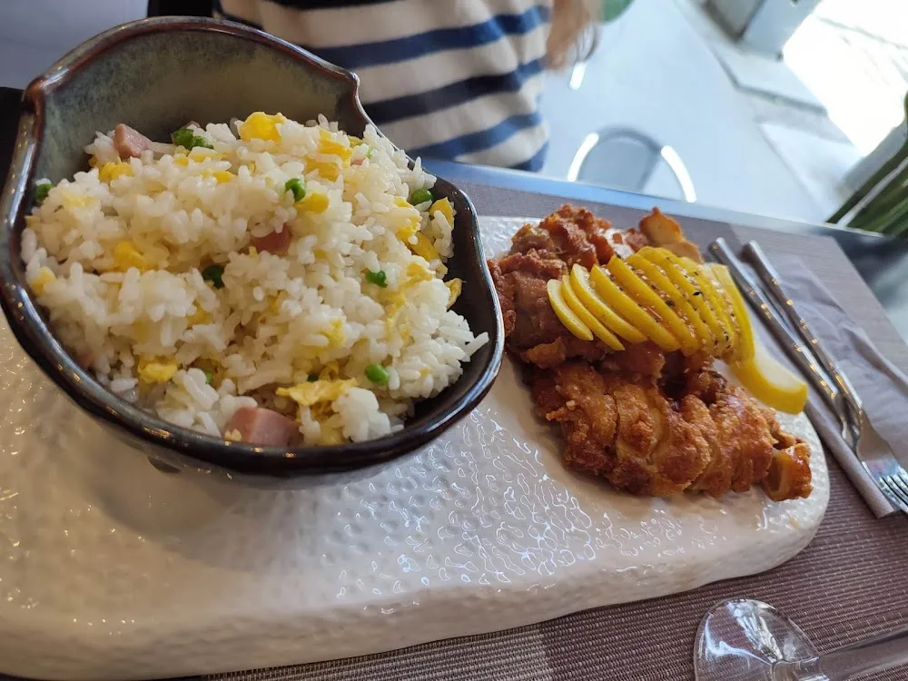 Poulet Pané Au Citron Et Riz Cantonais